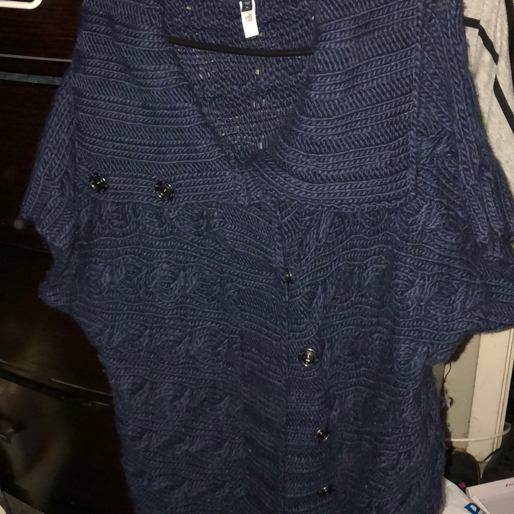 Gap sweater